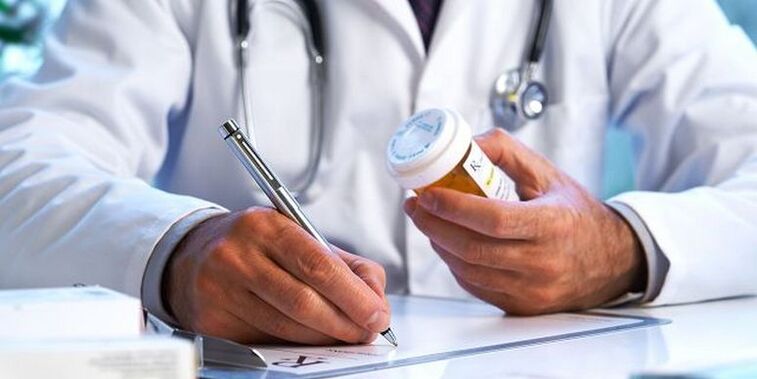Az orvos az osteochondrosis kezelésére gyógyszert ír fel